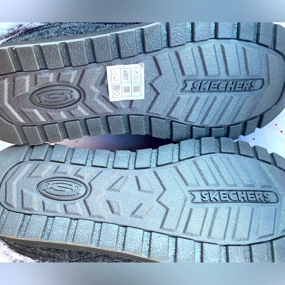 - Sketchers Memory Foam Slippers - Picture 4 of 6